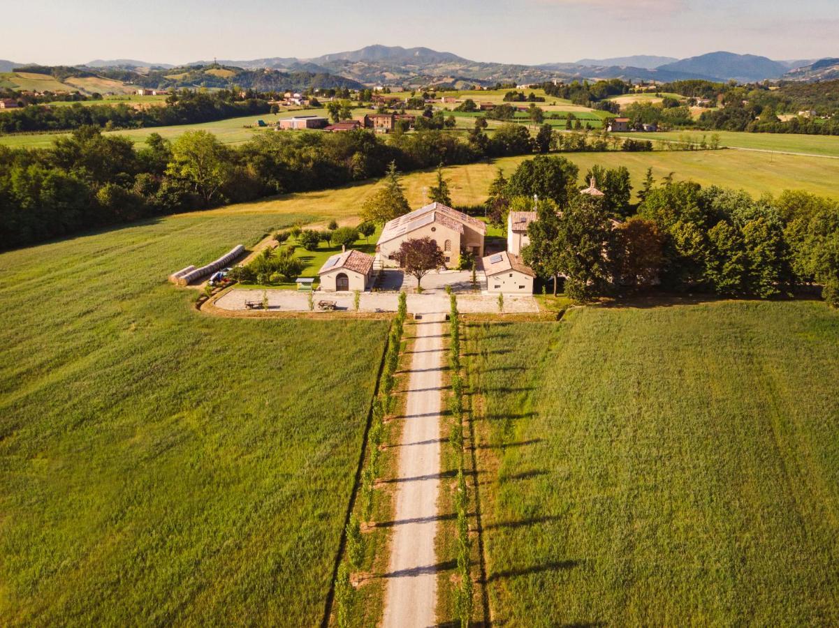 Case Zucchi Bioagriturismo Castelnuovo Fogliani Экстерьер фото